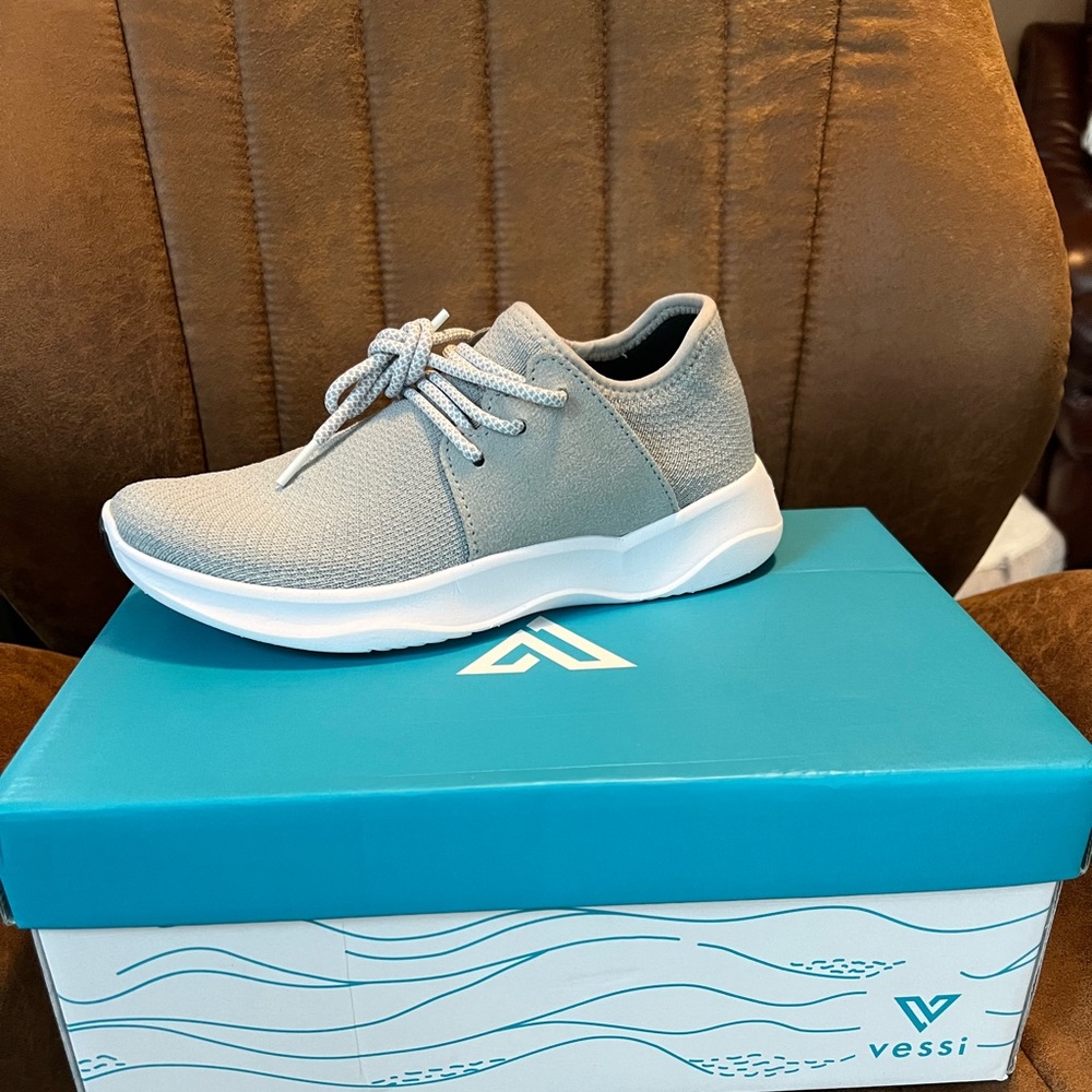 Vessi Women’s size 6-“EVERYDAY Mist Grey BRAND NEW IN BOX
